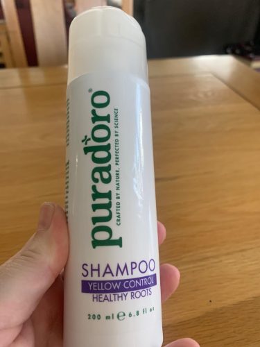 Click to view full screen Shampoo Anti-Yellow & Bulbes Saines – Neutralise les teintes jaunes, éclaircit les cheveux blonds et gris 200ml photo review